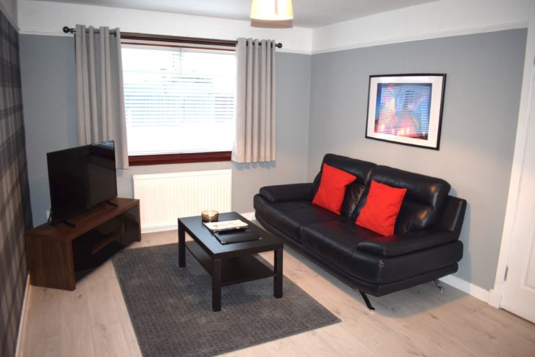 Burns Apartment- (3 Bedrooms) Stenhousemuir